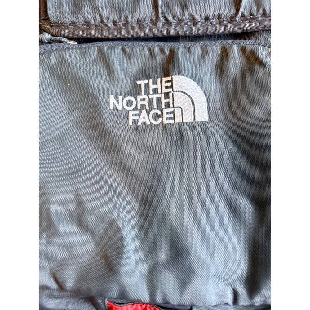 The North Face Messenger‎ Bag Grey Red Crossbody Shoulder Travel Commuter Bag